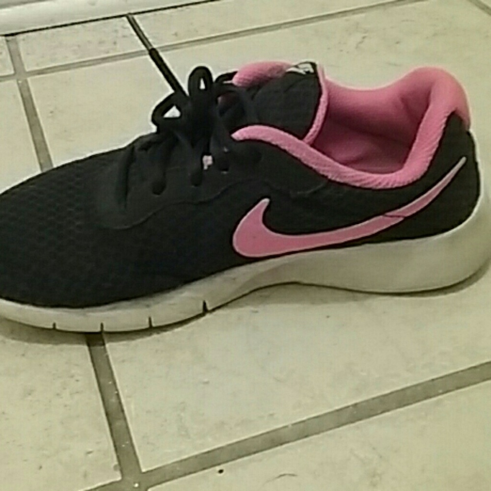 Nikes - Picture 3 of 3